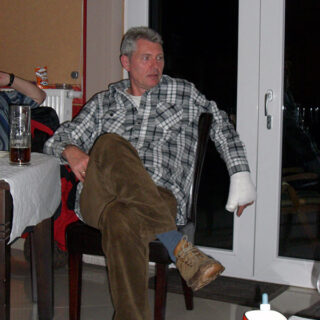 Ralf ohne Gitarre, aber dafür mit Gips